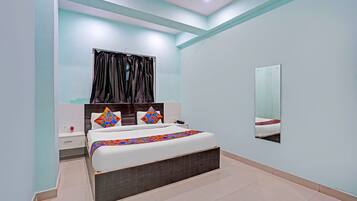 Egyptian cotton sheets, premium bedding, in-room safe, free WiFi