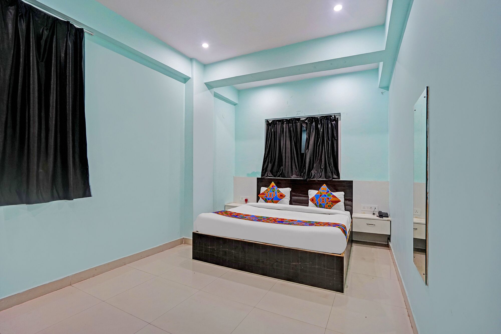 Lakens van Egyptisch katoen, luxe beddengoed, een kluis op de kamer