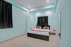 Egyptian cotton sheets, premium bedding, in-room safe, free WiFi