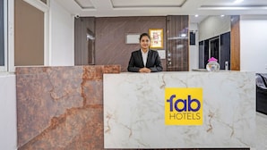 A reception desk with a marble top and a logo for 'fab hotels'. - Fabhotel Maa Tara (Danapur)