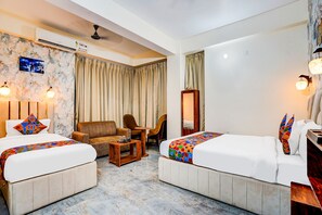 Egyptian cotton sheets, premium bedding, in-room safe, free WiFi - Fabhotel Dream Palace I (Danapur)