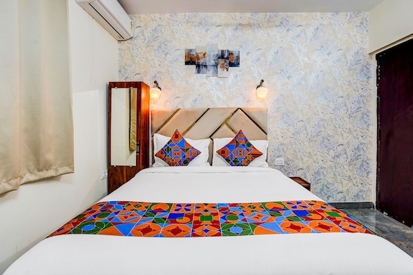 Egyptian cotton sheets, premium bedding, in-room safe, free WiFi