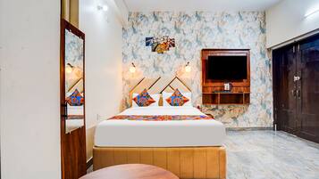 Egyptian cotton sheets, premium bedding, in-room safe, free WiFi