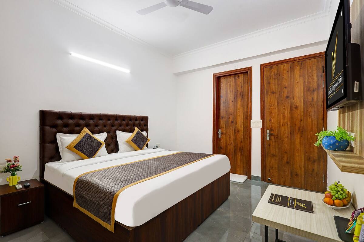 Premium Room | Egyptian cotton sheets, premium bedding, in-room safe, free WiFi