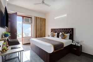 Egyptian cotton sheets, premium bedding, in-room safe, free WiFi
