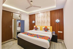 Egyptian cotton sheets, premium bedding, in-room safe, free WiFi