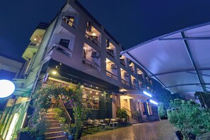 Façade de l’hébergement - soirée/nuit