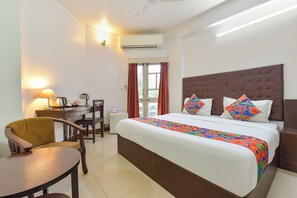 Premium Room | Egyptian cotton sheets, premium bedding, in-room safe, free WiFi - Fabhotel Shikha (Jaipur)