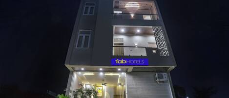 Front of property - evening/night