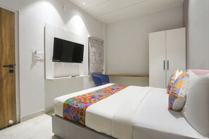 Egyptian cotton sheets, premium bedding, in-room safe, free WiFi