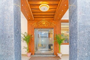 Property entrance - Fabhotel Rajdhani Residency (Ranchi)