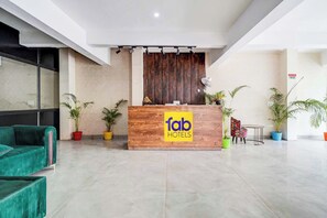 Reception - Fabhotel The Glampoint (Noida)
