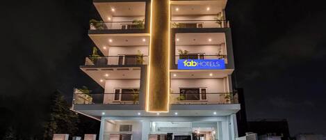 Front of property - evening/night
