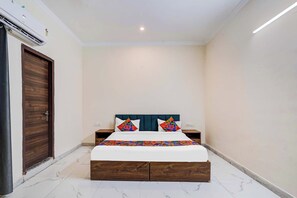 Egyptian cotton sheets, premium bedding, in-room safe, free WiFi