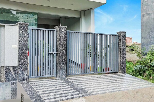 Property entrance - Fabhotel The Glampoint (Noida)