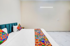 Egyptian cotton sheets, premium bedding, in-room safe, free WiFi - Fabhotel The Glampoint (Noida)