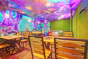 Bar (trong khuôn viên)