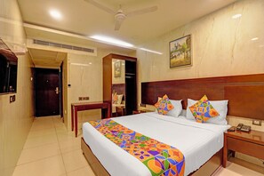 Egyptian cotton sheets, premium bedding, in-room safe, free WiFi