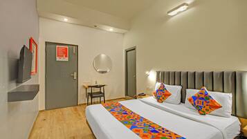 Egyptian cotton sheets, premium bedding, in-room safe, free WiFi