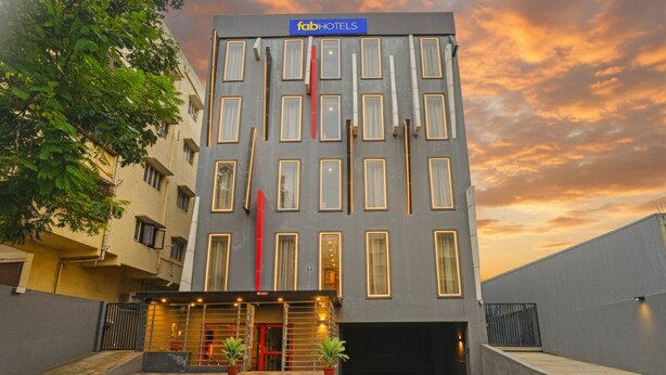 Pintu masuk properti