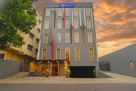 Property entrance. Fabhotel White Ridge Shivam