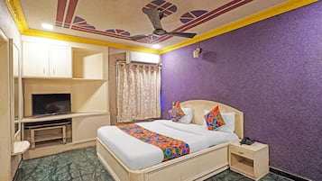 Egyptian cotton sheets, premium bedding, in-room safe, free WiFi