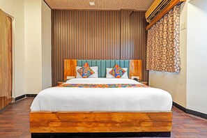 Premium Room | Egyptian cotton sheets, premium bedding, in-room safe, free WiFi