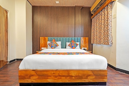 Premium Room | Egyptian cotton sheets, premium bedding, in-room safe, free WiFi