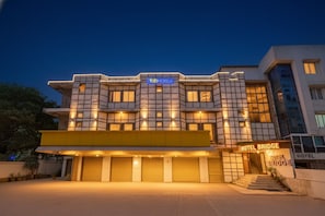 Exterior - Fabhotel Bridge (Ahmedabad)