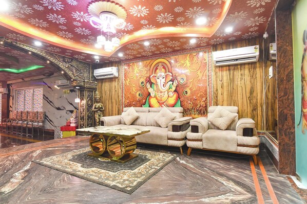 Lobby sitting area - Fabhotel Rahi Crown (Barasat)