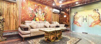 Fabhotel Rahi Crown