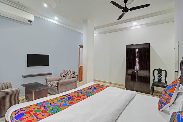 Egyptian cotton sheets, premium bedding, in-room safe, free WiFi