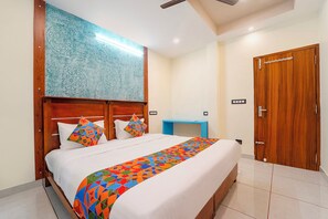Egyptian cotton sheets, premium bedding, in-room safe, free WiFi