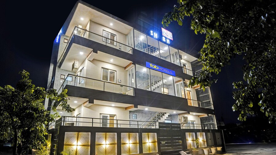 Fabhotel Shubh Palace