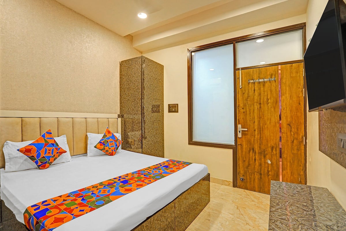 Egyptian cotton sheets, premium bedding, in-room safe, free WiFi