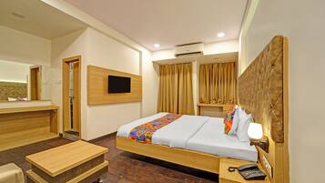 Egyptian cotton sheets, premium bedding, in-room safe, free WiFi