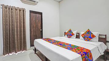 Egyptian cotton sheets, premium bedding, in-room safe, free WiFi