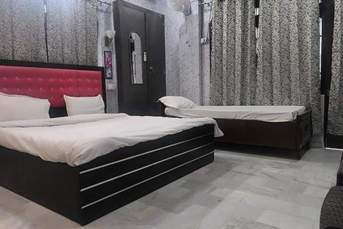 Family Room | Egyptian cotton sheets, premium bedding, in-room safe, free WiFi