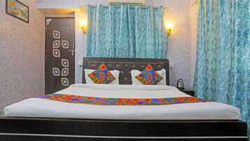Family Room | Egyptian cotton sheets, premium bedding, in-room safe, free WiFi