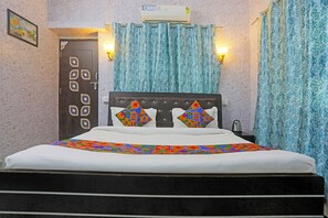 Egyptian cotton sheets, premium bedding, in-room safe, free WiFi