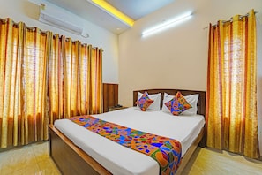 Egyptian cotton sheets, premium bedding, in-room safe, free WiFi