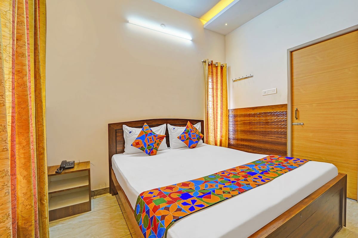 Egyptian cotton sheets, premium bedding, in-room safe, free WiFi