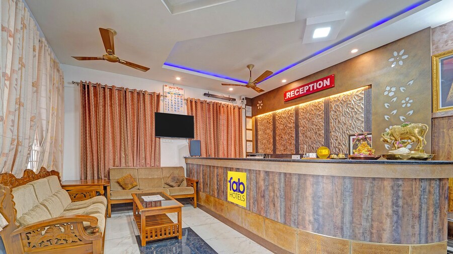Fabhotel Raja Residency