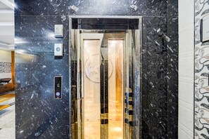 Lift - Fabhotel Kishori Inn (Vrindavan)