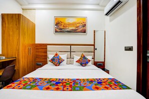Deluxe Room | Egyptian cotton sheets, premium bedding, in-room safe, free WiFi - Fabhotel Kishori Inn (Vrindavan)