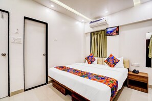 Egyptian cotton sheets, premium bedding, in-room safe, free WiFi