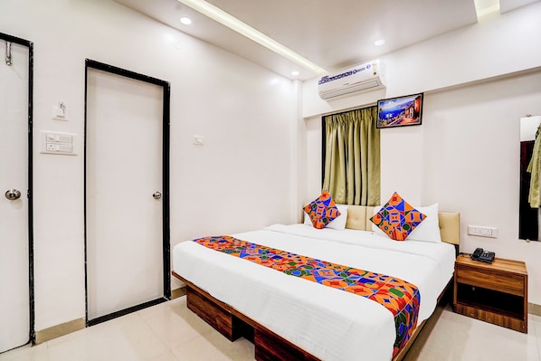 Egyptian cotton sheets, premium bedding, in-room safe, free WiFi