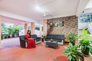 Área de estar no saguão