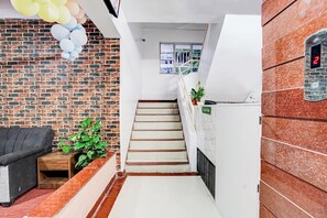 Lobby - Fabhotel Atithi Regency Home Stay (Pune)