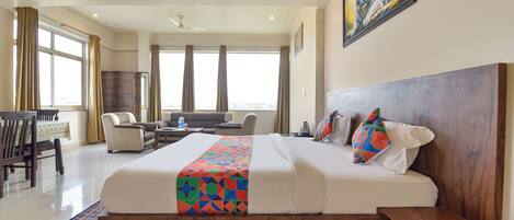 Deluxe kamer | Lakens van Egyptisch katoen, luxe beddengoed, een kluis op de kamer